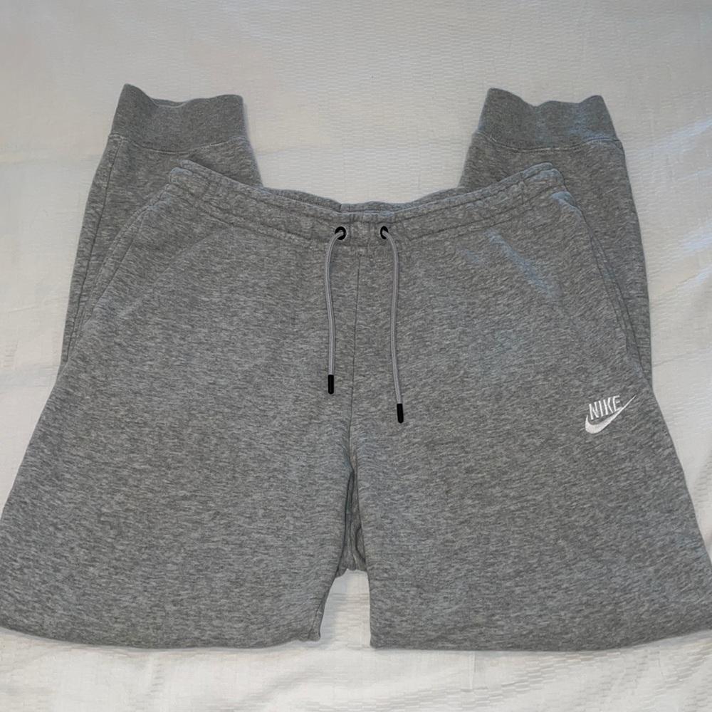 Women’s size medium Nike grey jogger sweatpants